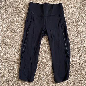 Black cropped lululemon leggings